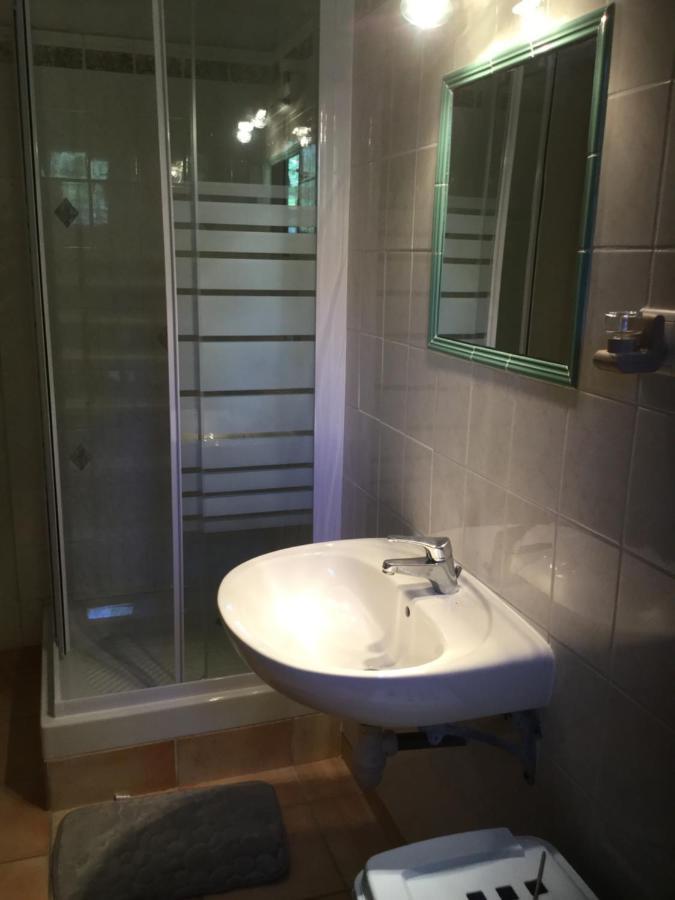 Appartement Dans Un Mas Provencal Istres Luaran gambar